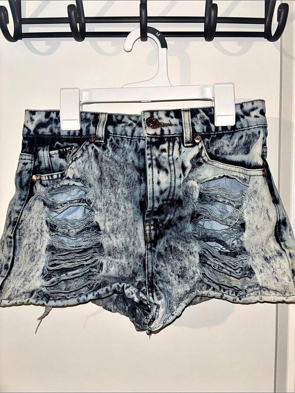 Refuge Distressed Denim Jean Shorts in Blue Size 6